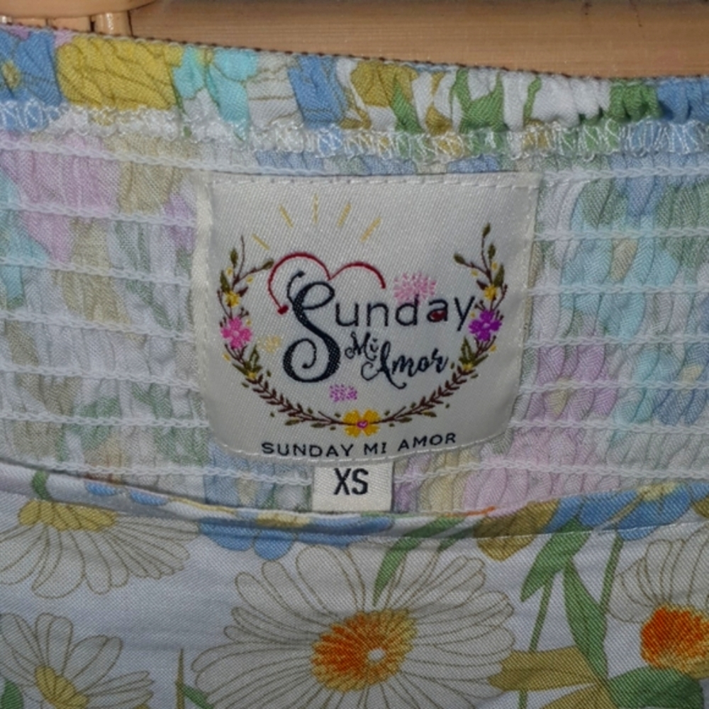 🌻🌷Sunday Mi Amor floral top 🌷🌻 - Picture 3 of 3